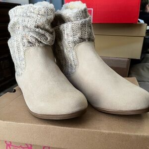 Sugar Beige Ankle Boots with Knit Cuff